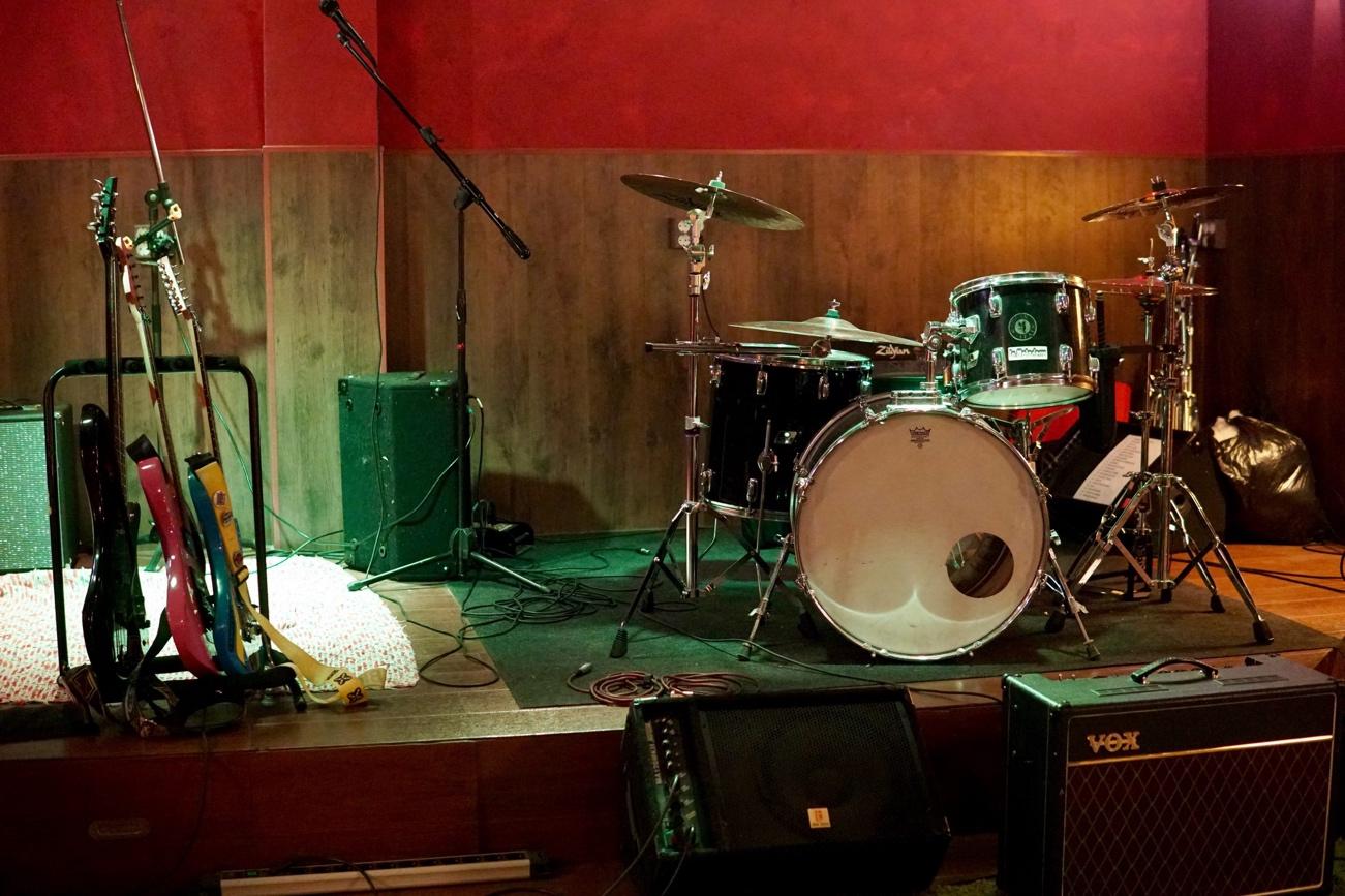 Local Compartido - Ton y Son